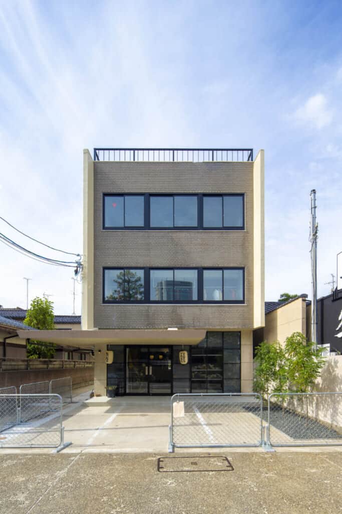 築56年病院兼住宅のテナントビル化(金沢市)