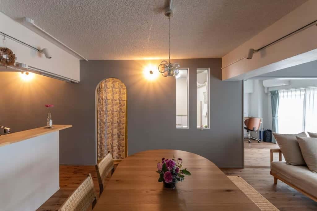 緩やかな斜め軸の家