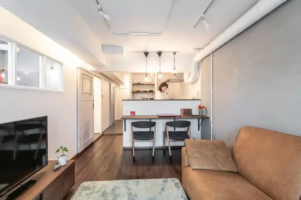 H3:① 壁で仕切らず、光と風が通る余白をつくる