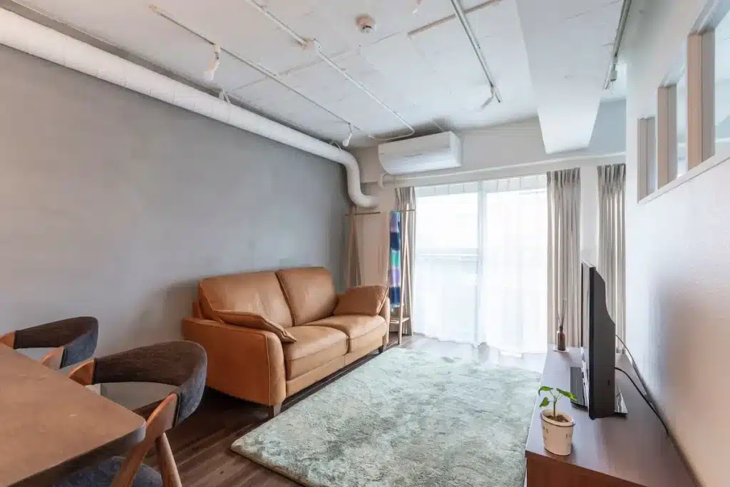 H3:① 壁で仕切らず、光と風が通る余白をつくる