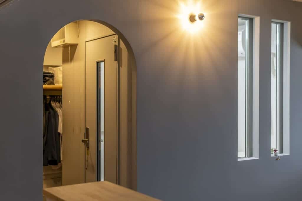 緩やかな斜め軸の家