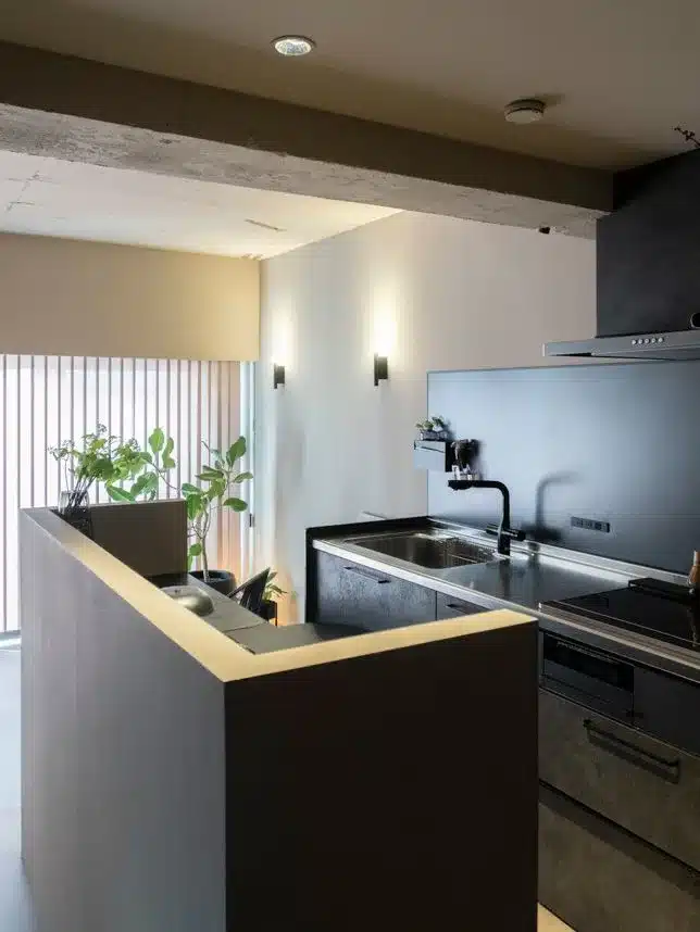 ① 壁で仕切らず、光と風が通る余白をつくる