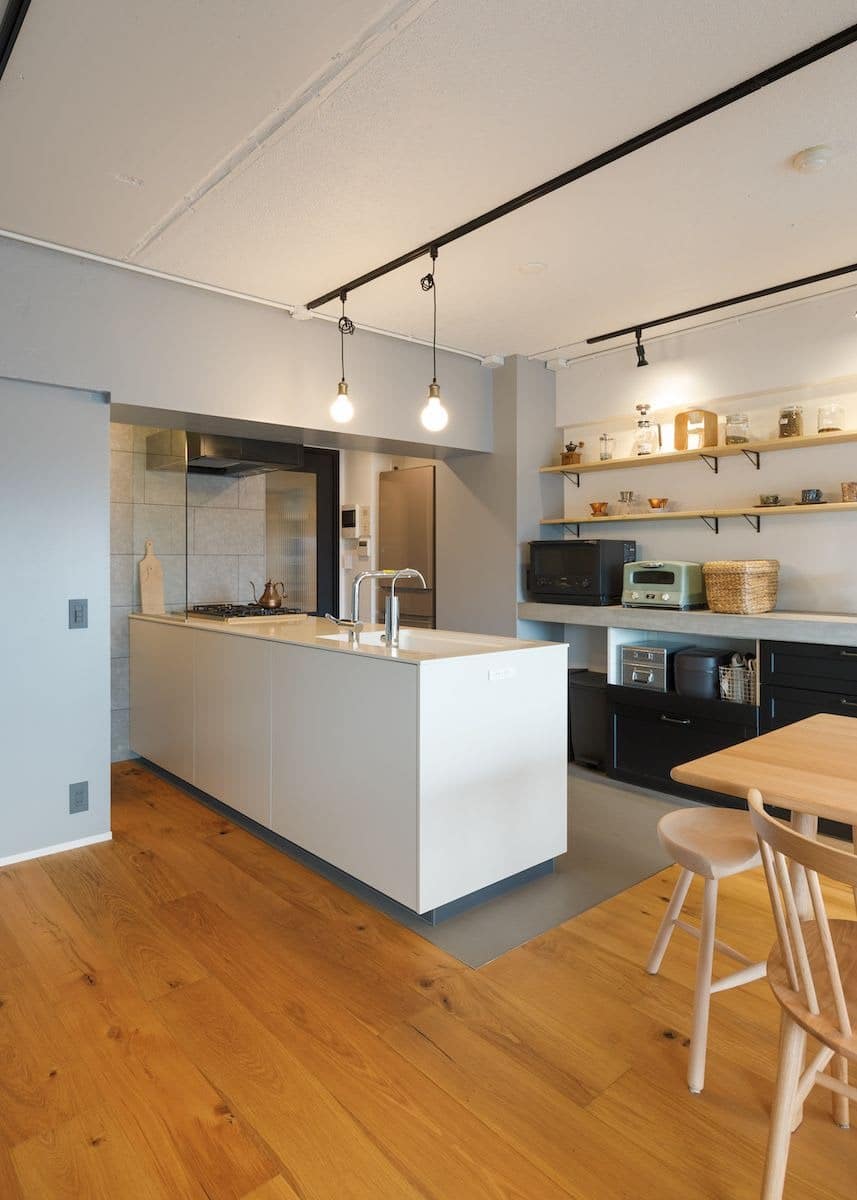 【ペニンシュラキッチン】オープンキッチンが開放的な家