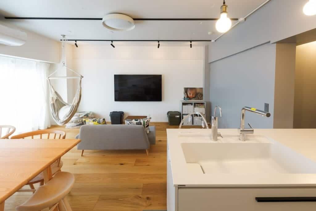 【ペニンシュラキッチン】オープンキッチンが開放的な家