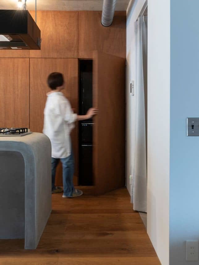 【アイランドキッチン】芸術的なキッチンが象徴的な家